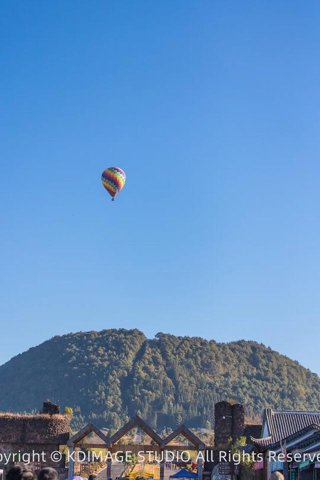 我愿称腾冲为秋季的天花板！银杏、温泉、古镇，来过的人都不想走