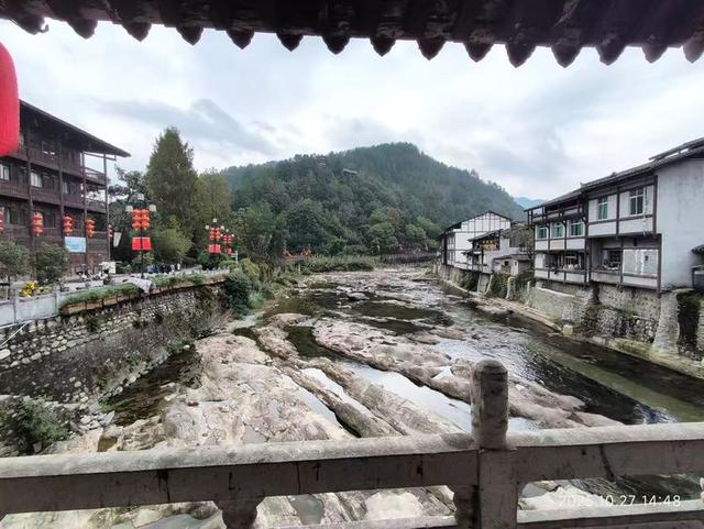 游览汉中市的青木川古镇