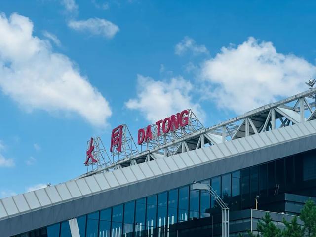 350元泰国往返，不到100元飞韩国，穷游的年轻人在大同排队出国
