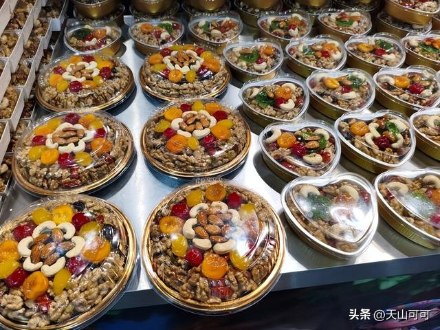 国庆大假，一家人去游新疆大巴扎，美食与歌舞表演太攒劲了！
