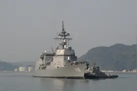 山东舰再次战巡，052D驱逐舰一马当先，不许日本战舰迫近，霸气图片