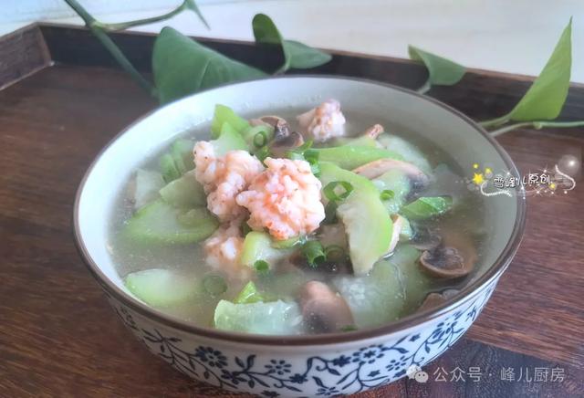 老鸡花胶鲨鱼骨 花胶鲨鱼骨骨汤的功效