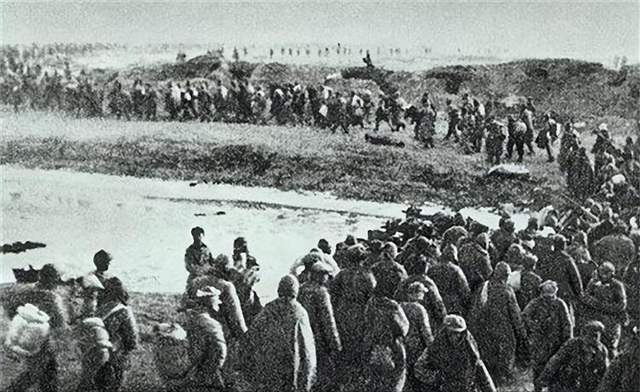 老蒋临死都想不到，最大的卧底不是吴石，而是天天陪他开会的他!