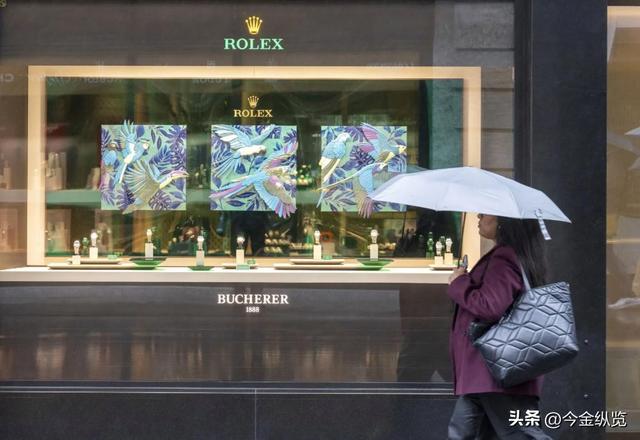 关税腰斩！瑞士大佬硬闯白宫，39%高税率被特朗普一刀砍到15%！