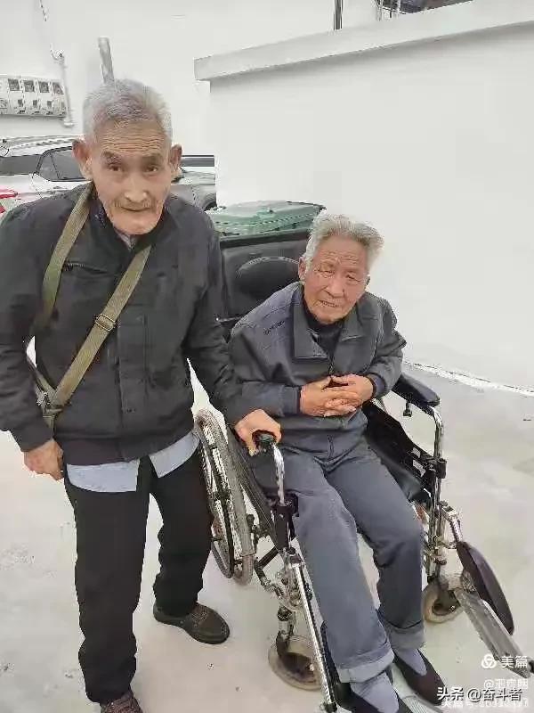 红旗渠拦河坝人墙截流纪实