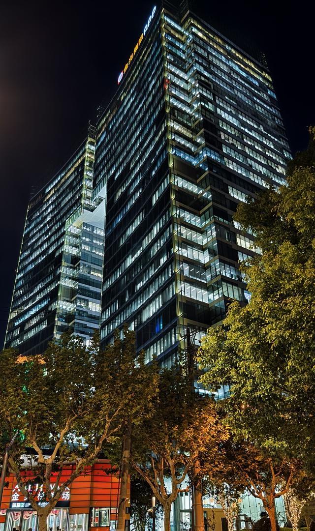 华为芯片技术遭窃取，1350万天价罚单震动科技圈，14人获刑