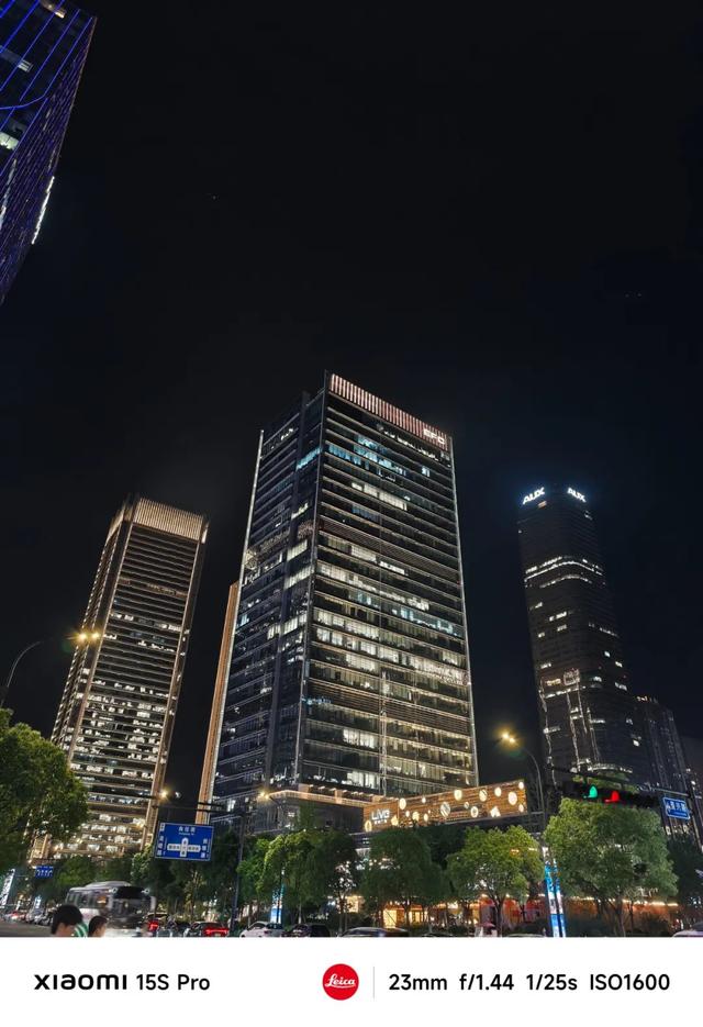 玄戒O1成了？小米15S Pro真能算一台旗舰机