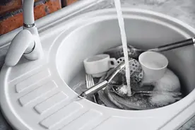 别让细菌盯上你！家里有这种碗筷抓紧处理，千万不要舍不得扔图片