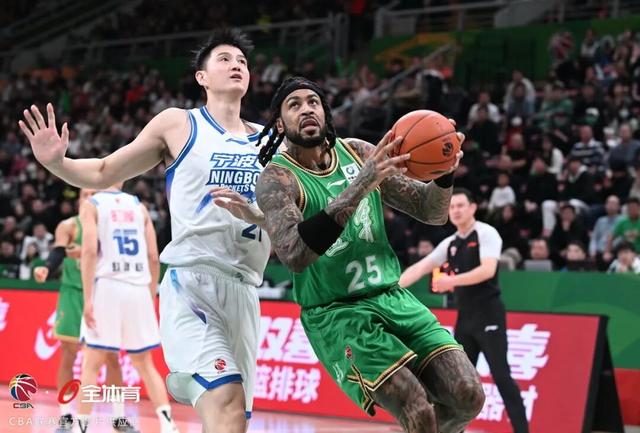 CBA最新积分榜，辽宁险胜大黑马，浙江终获首胜，北京胜露冠军相