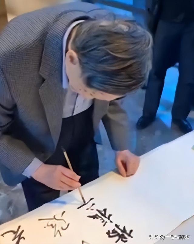 一路走好！杨振宁因病离世，享年103岁，送走大S后的又一损失