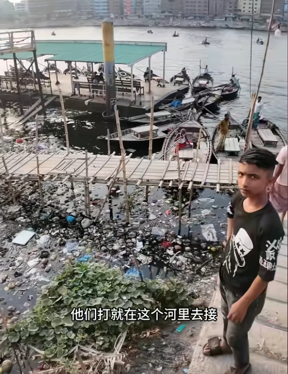 中国小伙在印度干了一杯恒河水，高烧三天全身肿胀，直言千万别喝