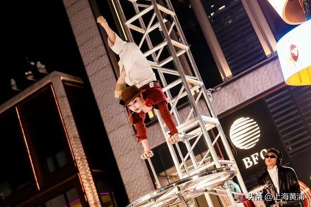 外滩这里人气“爆爆爆”！300㎡真冰滑冰场+马戏表演，冬日嘉年华梦幻启航啦！