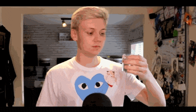 全世界最赚钱的擦边女王，一年擦出5.8亿