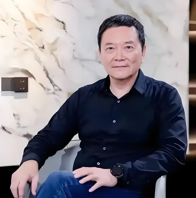 他与刘涛同床共枕4年，如今年过六旬依旧未娶，刘涛坦言很愧疚