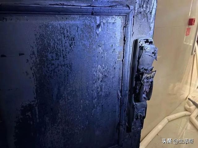 1090元智能马桶家中突发爆炸，下水流入楼道电梯，女子：还好我不在家，不然就把我炸了