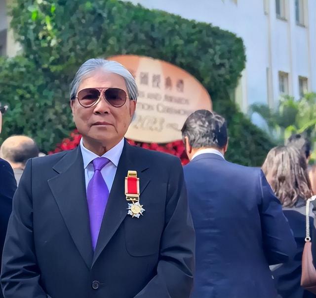 郭晶晶没想到，79岁的公公霍震霆再破天花板，让整个豪门圈沉默了