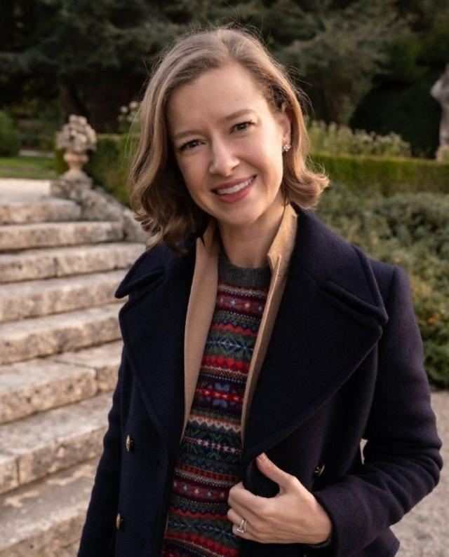 被这位博主穿搭惊艳，人过中年穿衣不花哨	，基础款穿出英伦腔调