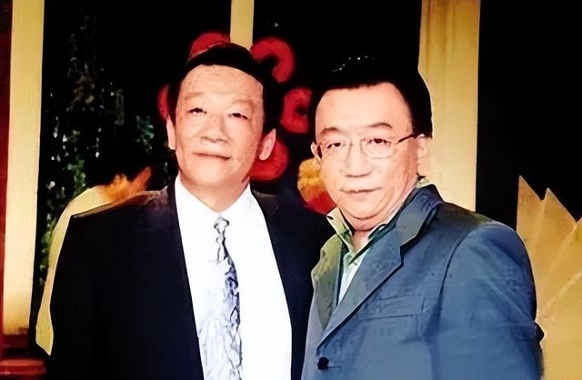 79岁侯耀华晚年凄凉！独居北京无保姆照料，家里脏乱差环境寒酸