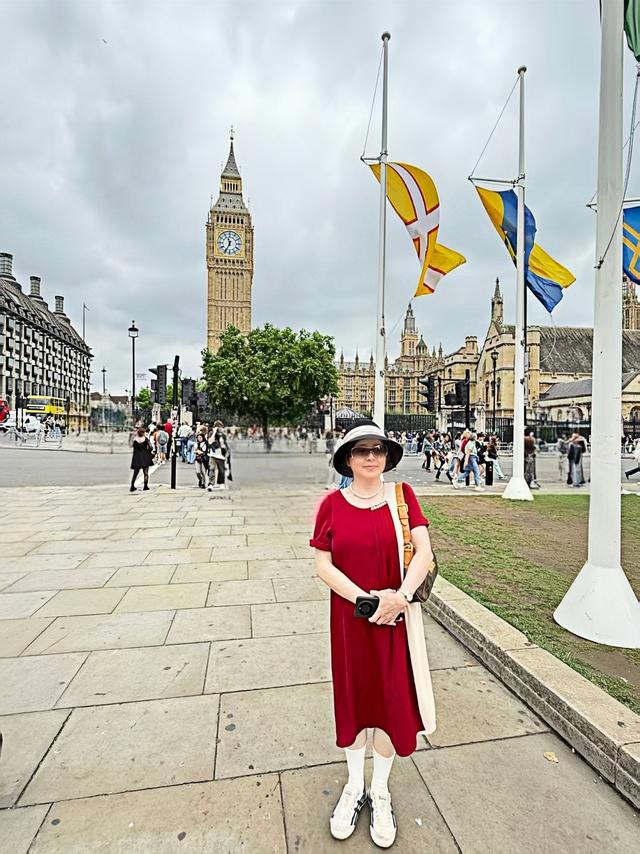 2025年夏季英国游记（十二）：参观伦敦大本钟、西敏寺，皇家马厩
