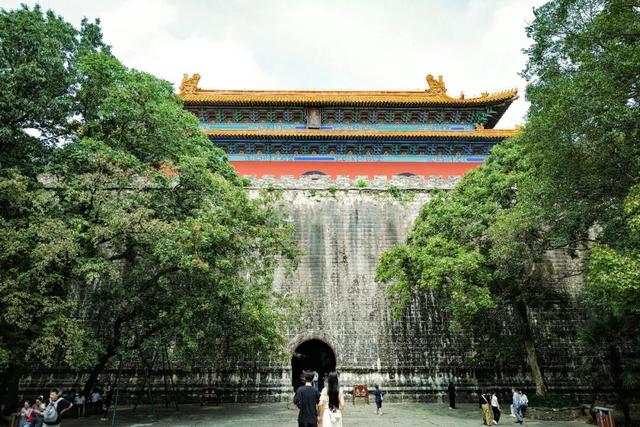 即将秋色封神的城市，总得来这里走走吧！