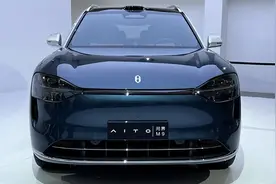 华为问界神操作！高速公路上极限闪避路人，网友：车主回本了！图片