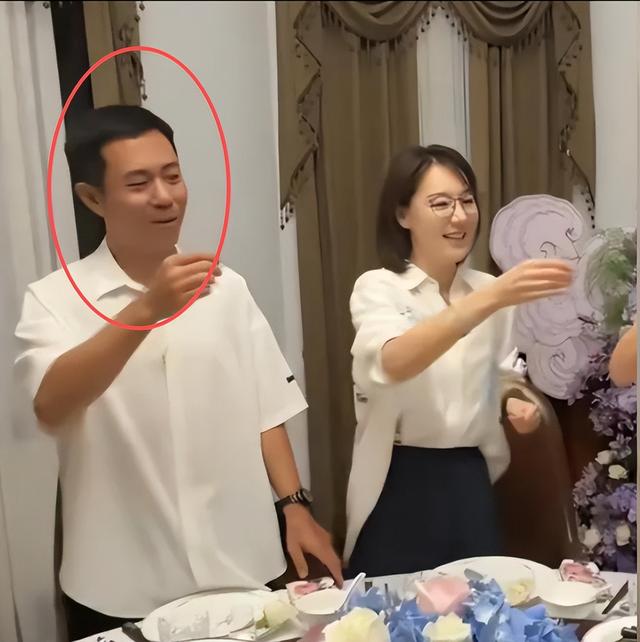 私生活混乱？遭央视“开除”？被传和小尼结婚的她，如今怎么样了