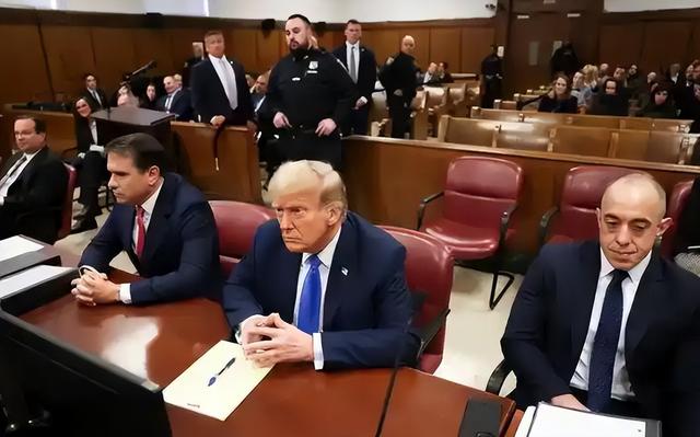 特朗普下令开战？大批航母编队已就位，部署400万民兵，中方表态