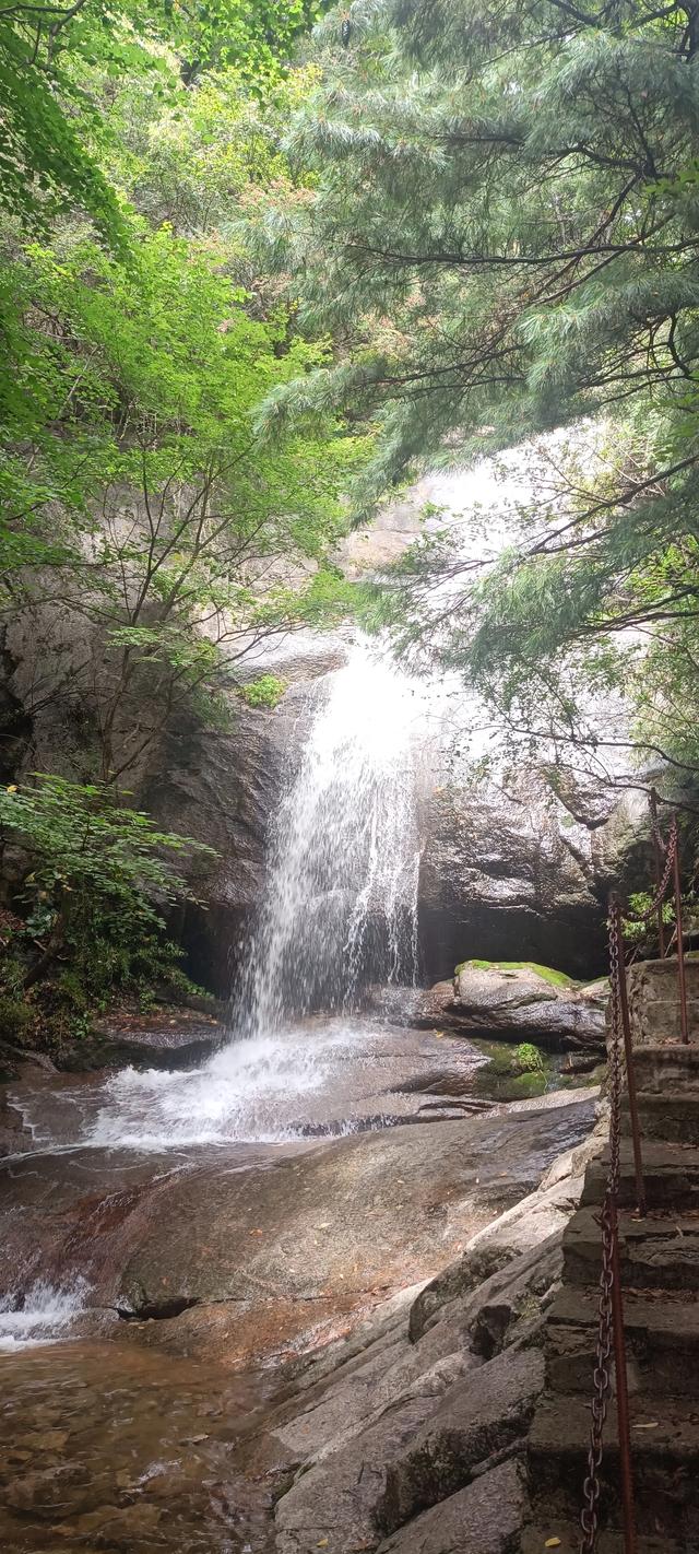 王顺山松岩瀑布
