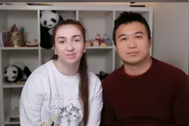 河南一小伙远赴美国读博，爱上20岁美国女孩，结婚后育有一子图片