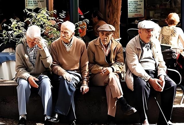 中国将迎人口死亡高峰！22年1041万，23年1100万，去年死亡多少？