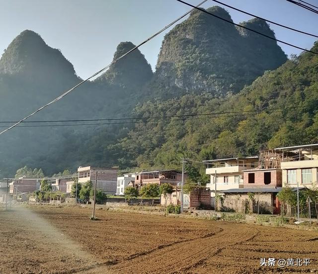 广西南宁市武鸣与隆安交界的小山村，民国时期曾为归属权而械斗