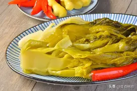 腌酸菜时，别只知道加盐，学会3个技巧，不发霉不起沫，越放越香图片