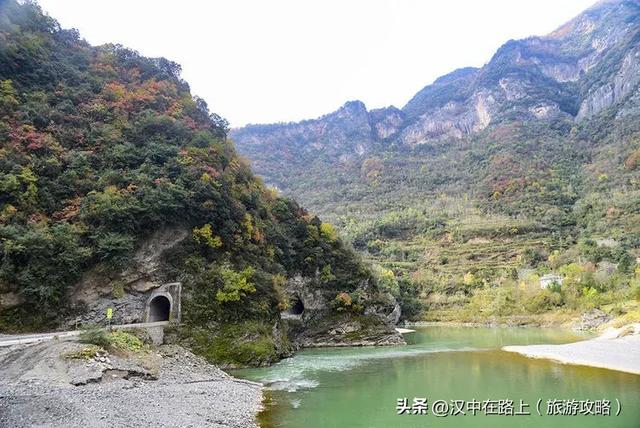 汉中出发沿嘉陵江跨省自驾，把秦巴深秋的美景装进车窗～图片