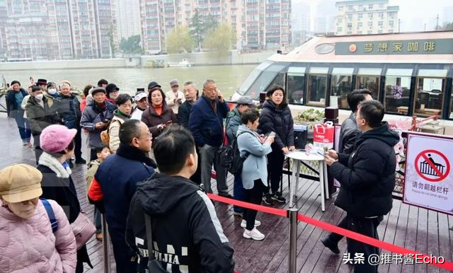 爆满！今天无锡这里排起长队