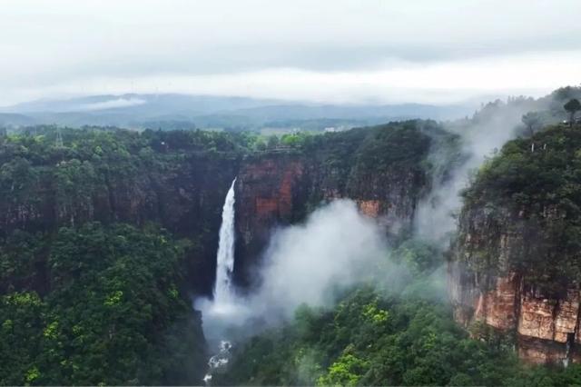 韶关晚秋“神仙景致”：云海、奇峰、秋叶奏响绝美“三重奏”！