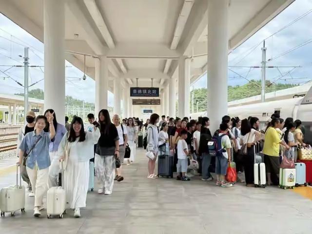 如何在铁路12306上完成学生身份核验？