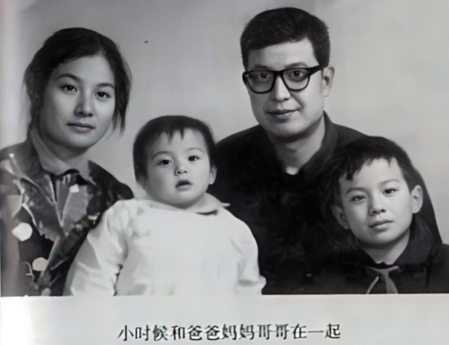 封杀4年，赵薇做梦也没想到，如今56岁哥哥竟成了自己的“救赎”