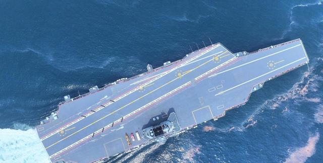 福建舰入列，老美哭丧着脸表示：不击沉它，我们都得跟着学用筷子