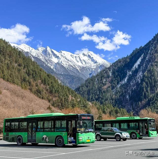 不黑不吹，九寨沟就是5A景区天花板，除了门票贵点，没啥缺点了！