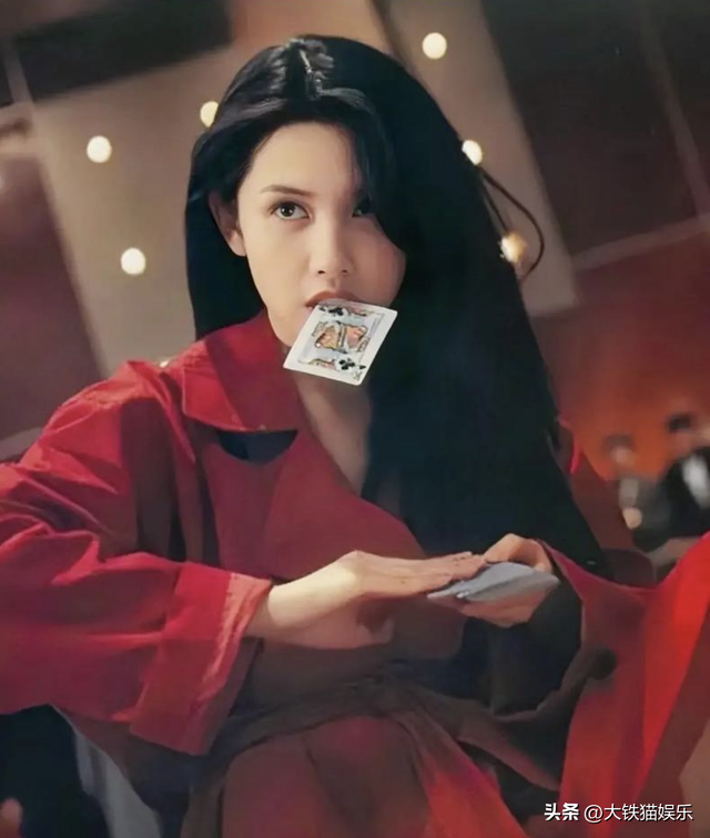 看邱淑贞女儿与娜扎、刘诗诗同框，才彻底明白，漂亮和绝色的区别