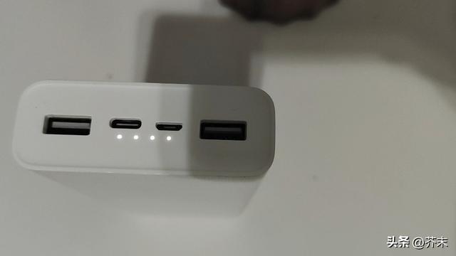 充电宝充不进电？牙签戳复位孔，电量秒回满！
