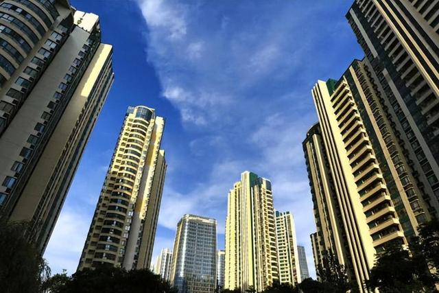 曹德旺预言成真了？我国二三十层的电梯房，或将面临同一个结局？