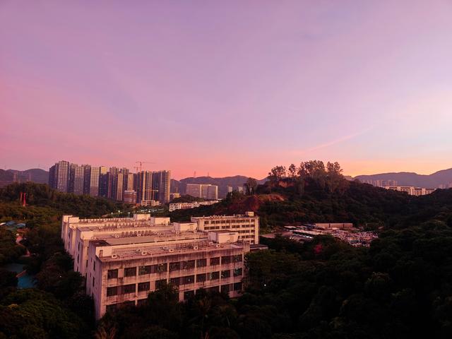 西丽湖国际科教城绿道，看霞飞满天，如梦似幻！长岭陂地铁C口