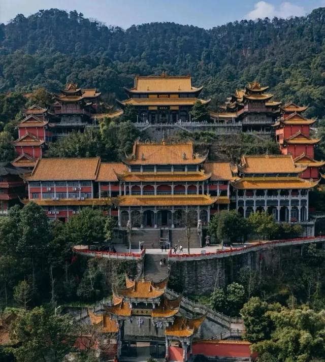 爆火！高铁1.5h！好吃不输乐山，安逸不差成都！这座火遍全国的川南小城是时候被挖掘！