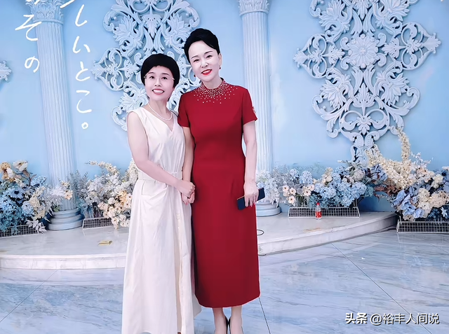 网红书记安英女儿出嫁，喝廉价果汁，地点不在蓝海酒店，武文主持