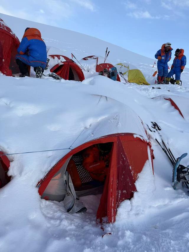14岁深圳女孩登顶7546米高峰 她将校训带上雪山之巅