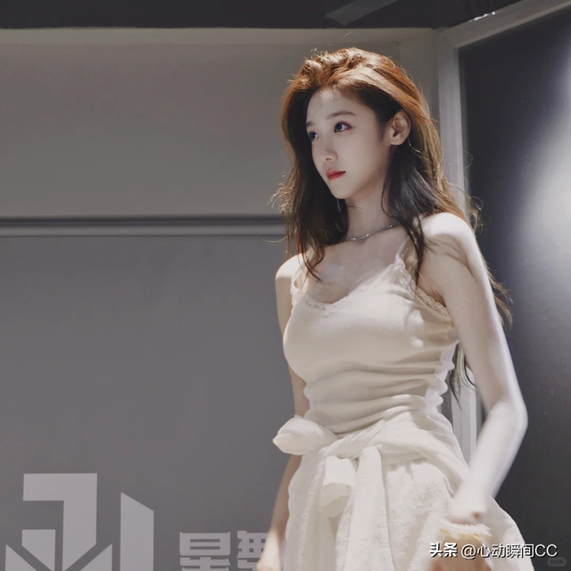 ‌北舞校花周静波：‌172cm的舞蹈精灵，治愈系笑容成她的标志！