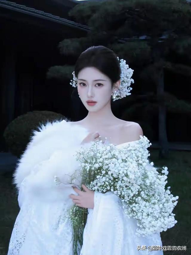 甘肃兰州一校花美出圈了，貌美迷人，美的无可挑剔，高级满满