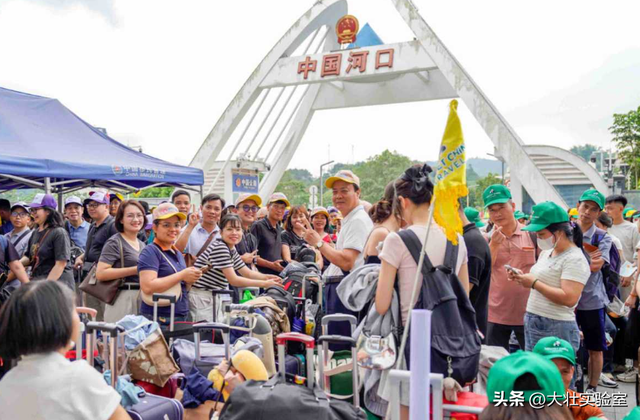 政策加持五一假期，边境口岸热闹，中俄跨境旅游持续走热