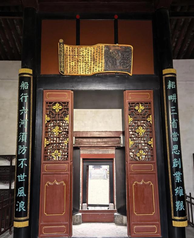 见识了中原“活财神”的生活，据说一张床要顶北京几套房，真豪横